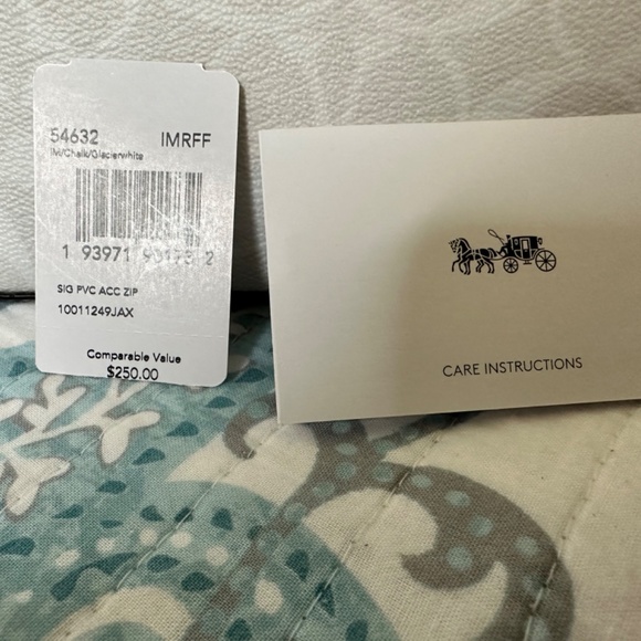 Accordion Zip Wallet In Signature Canvas - Picture 6 of 7